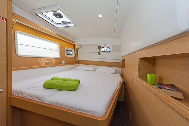 Book yachts online - catamaran - Lagoon 400S2 - LIBRE - rent