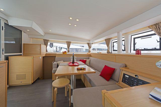 Book yachts online - catamaran - Lagoon 400S2 - LIBRE - rent