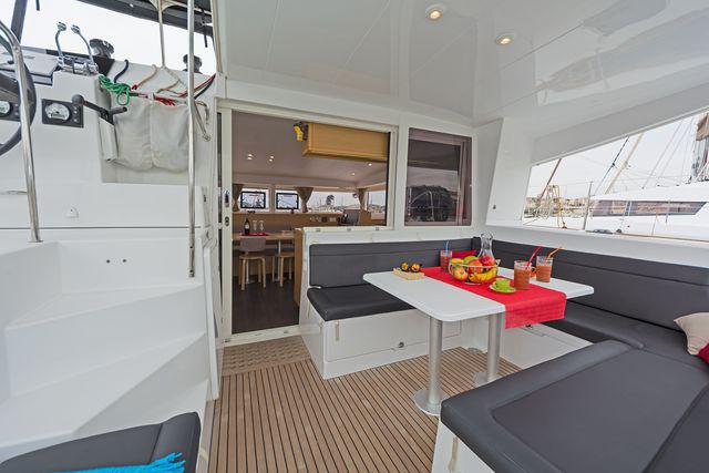 Book yachts online - catamaran - Lagoon 400S2 - LIBRE - rent