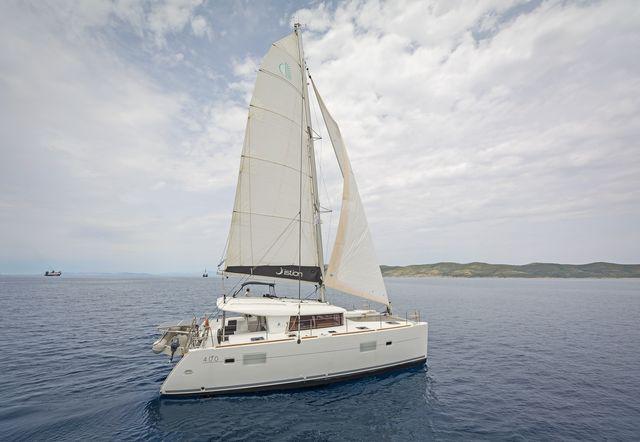 Book yachts online - catamaran - Lagoon 400S2 - LIBRE - rent