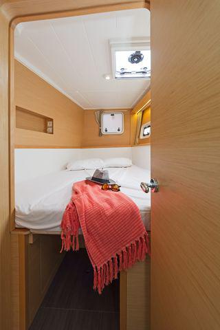 Book yachts online - catamaran - Lagoon 400S2 - LIBRE - rent