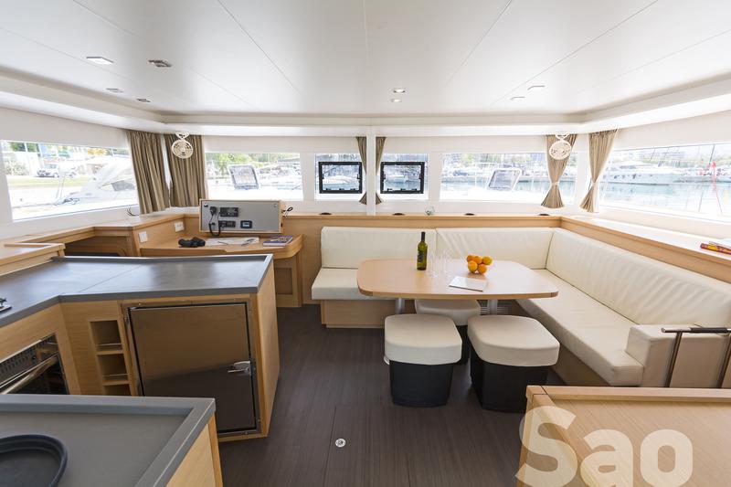 Book yachts online - catamaran - Lagoon 450 Fly A/C &amp; GEN - Sao - rent