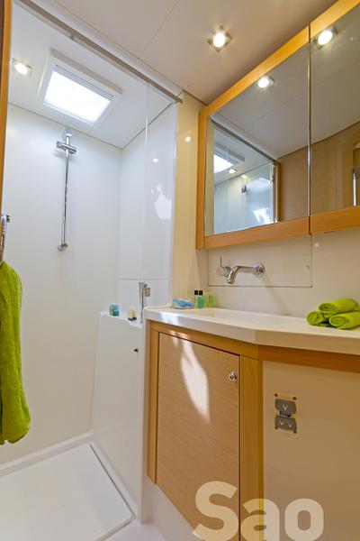 Book yachts online - catamaran - Lagoon 450 Fly A/C &amp; GEN - Sao - rent