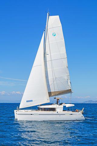 Book yachts online - catamaran - Lagoon 450 Fly A/C &amp; GEN - NEMESIS - rent