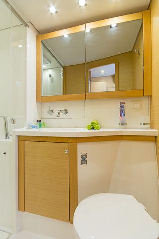 Book yachts online - catamaran - Lagoon 450 Fly A/C &amp; GEN - NEMESIS - rent