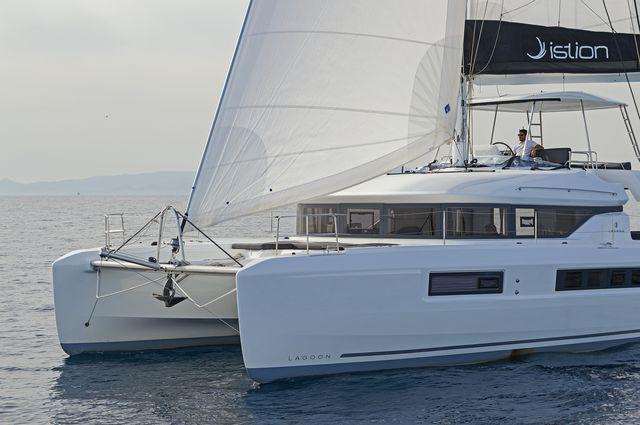 Book yachts online - catamaran - Lagoon 50 A/C &amp; GEN &amp; WM - ANDROMEDA - rent