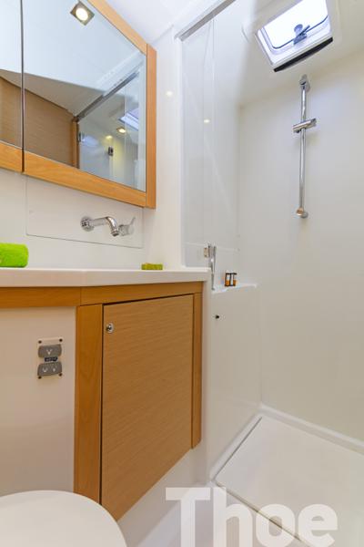 Book yachts online - catamaran - Lagoon 450 Fly A/C &amp; GEN - Thoe - rent