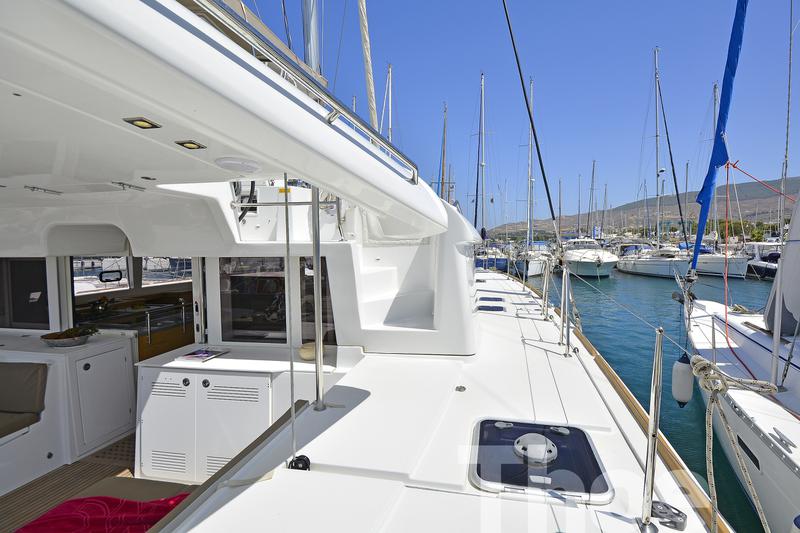 Book yachts online - catamaran - Lagoon 450 Fly A/C &amp; GEN - Thoe - rent