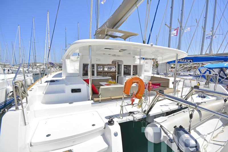Book yachts online - catamaran - Lagoon 450 Fly A/C &amp; GEN - Thoe - rent