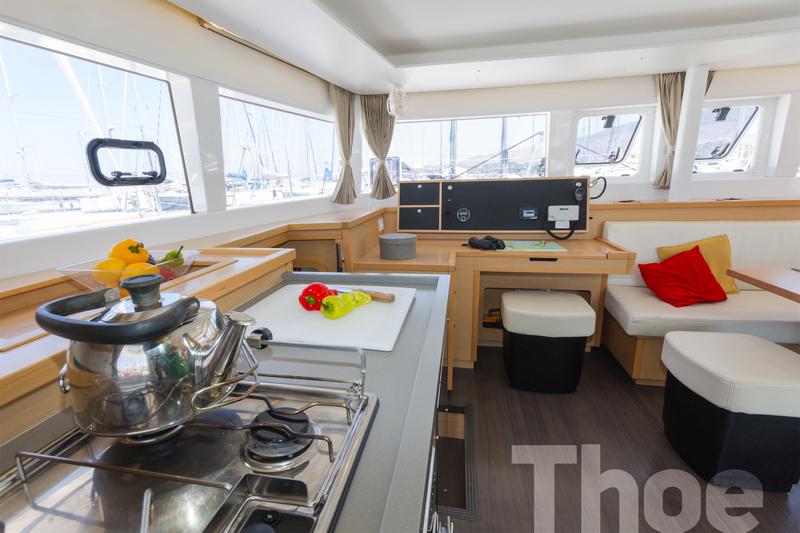 Book yachts online - catamaran - Lagoon 450 Fly A/C &amp; GEN - Thoe - rent
