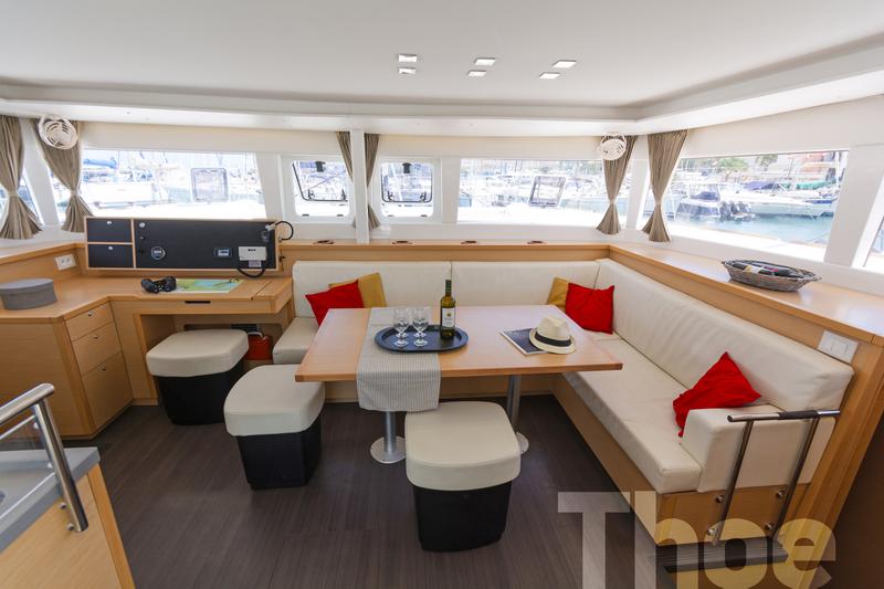 Book yachts online - catamaran - Lagoon 450 Fly A/C &amp; GEN - Thoe - rent