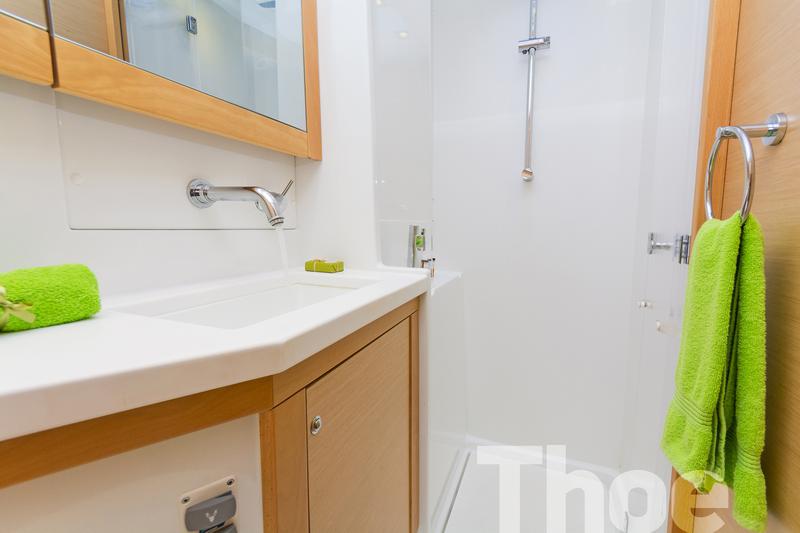 Book yachts online - catamaran - Lagoon 450 Fly A/C &amp; GEN - Thoe - rent