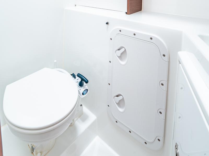 Book yachts online - catamaran - Lagoon 42 - Beauty L A/C-GEN-WATER MAKER-SOLAR-ELEC.WC - rent