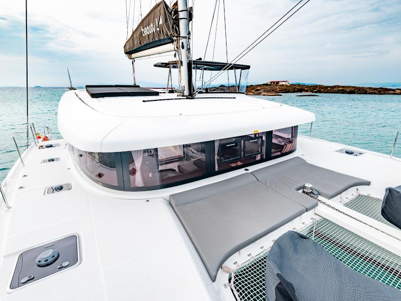 Book yachts online - catamaran - Lagoon 42 - Beauty L A/C-GEN-WATER MAKER-SOLAR-ELEC.WC - rent