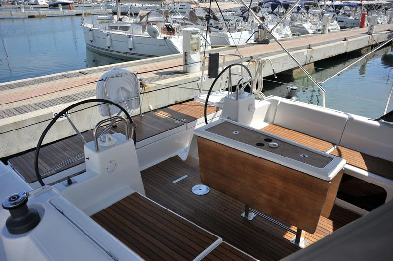 Book yachts online - sailboat - Dufour 460 Grand Large - Rubia - rent
