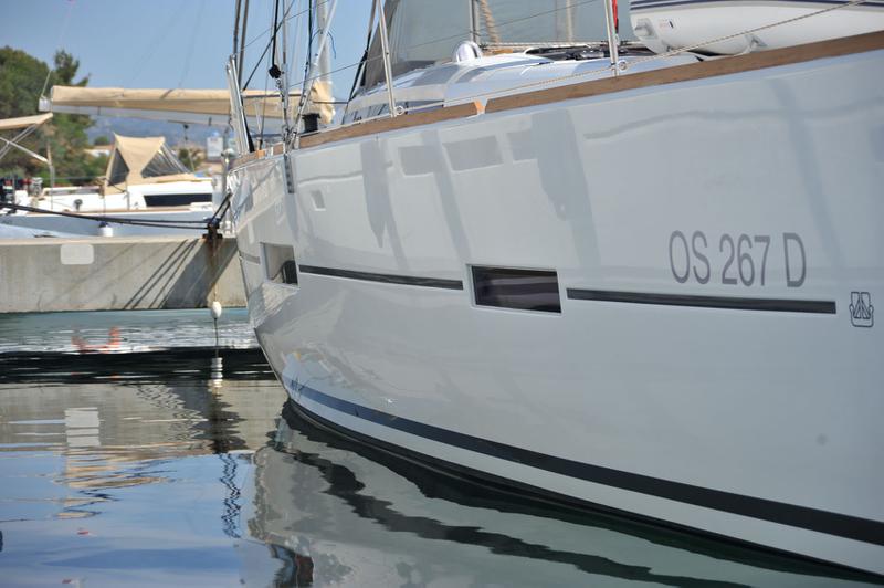 Book yachts online - sailboat - Dufour 460 Grand Large - Rubia - rent