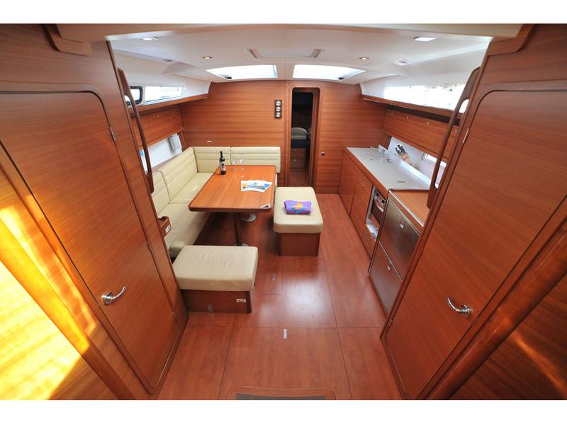 Book yachts online - sailboat - Dufour 460 Grand Large - Rubia - rent