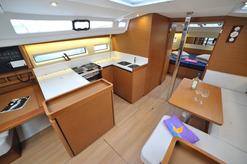 Book yachts online - sailboat - Sun Odyssey 440 - Sultana Rosa - rent