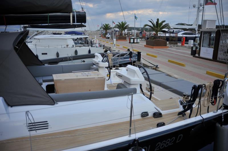 Book yachts online - sailboat - Dufour 56 Exclusive 2018 - Hola - rent