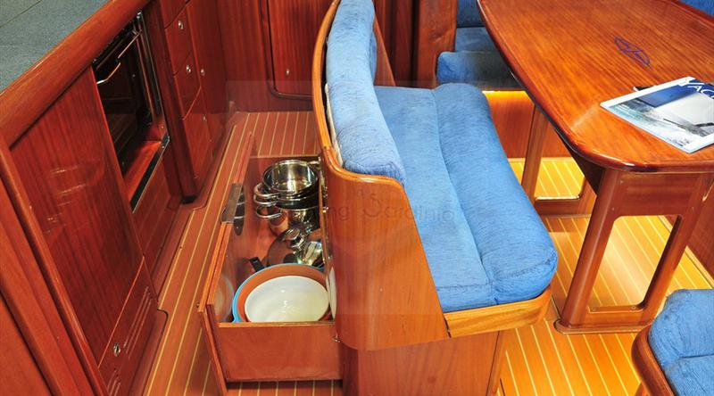 Book yachts online - sailboat - Bavaria 38 - Tommy  - rent