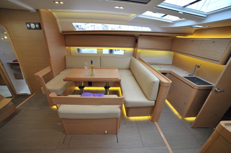 Book yachts online - sailboat - Dufour 520 GL - Greenleaf - rent