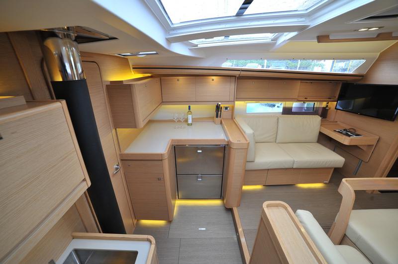 Book yachts online - sailboat - Dufour 520 GL - Greenleaf - rent