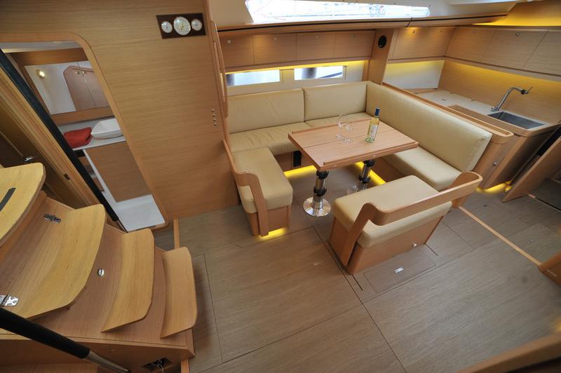 Book yachts online - sailboat - Dufour 520 GL - Greenleaf - rent