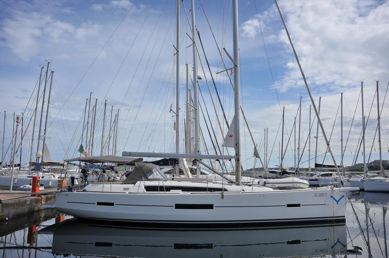 Book yachts online - sailboat - Dufour 520 GL - Greenleaf - rent