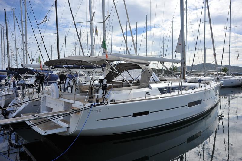 Book yachts online - sailboat - Dufour 520 GL - Greenleaf - rent