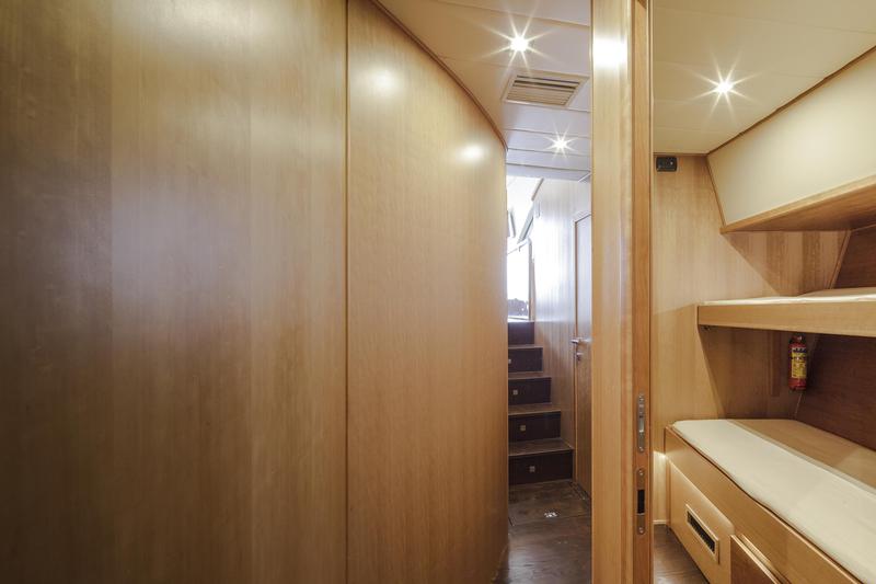 Book yachts online - motorboat - Lobfish 57 - Baby Blue - rent