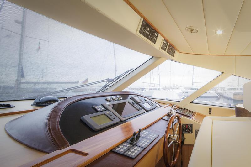 Book yachts online - motorboat - Lobfish 57 - Baby Blue - rent