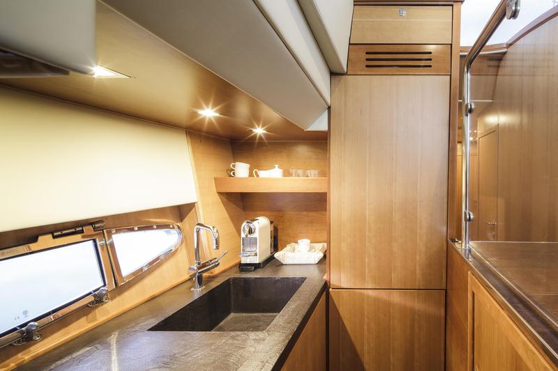 Book yachts online - motorboat - Lobfish 57 - Baby Blue - rent