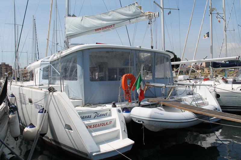 Book yachts online - catamaran - Lagoon 450 - Uranus Planet - rent
