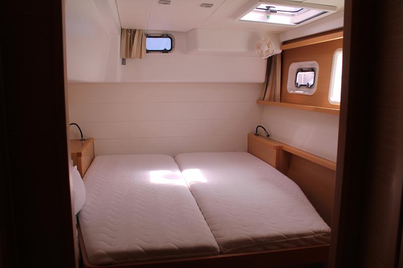 Book yachts online - catamaran - Lagoon 450 - Uranus Planet - rent