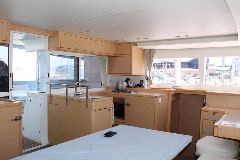 Book yachts online - catamaran - Lagoon 450 - Uranus Planet - rent