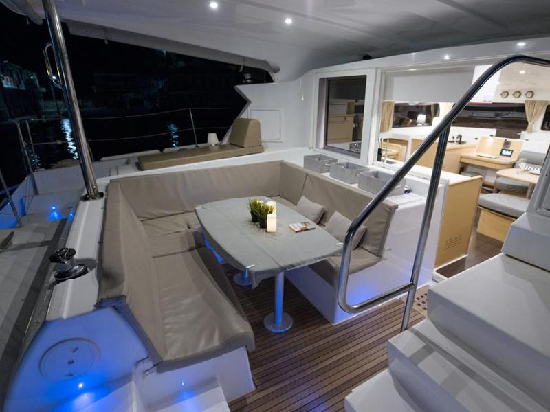 Book yachts online - catamaran - Lagoon 421 - Nirvana AC Watermaker Gen + elegant pack refit 2022 - rent