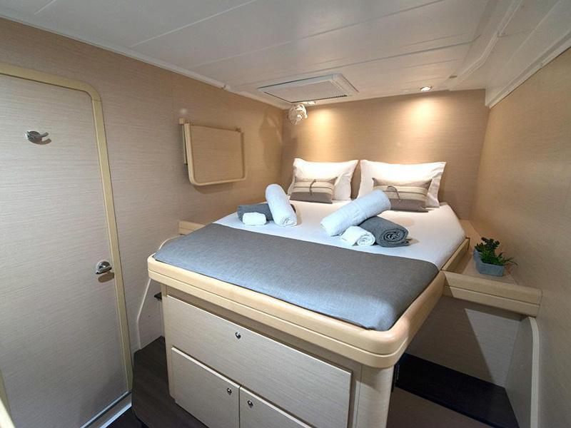 Book yachts online - catamaran - Lagoon 421 - Nirvana AC Watermaker Gen + elegant pack refit 2022 - rent