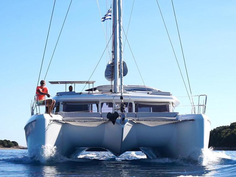 Book yachts online - catamaran - Lagoon 421 - Nirvana AC Watermaker Gen + elegant pack refit 2022 - rent