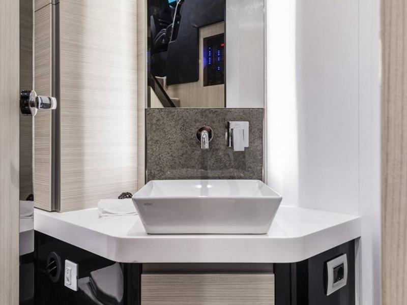 Book yachts online - motorboat - Cranchi E 52 F Evoluzione - Angelina M - rent