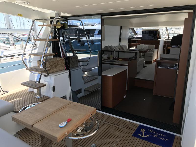 Book yachts online - motorboat - Prestige 520 Flybridge - ZAFE - rent