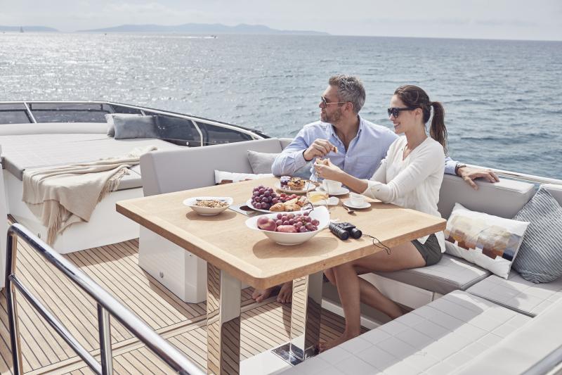 Book yachts online - motorboat - Prestige 520 Flybridge - ZAFE - rent