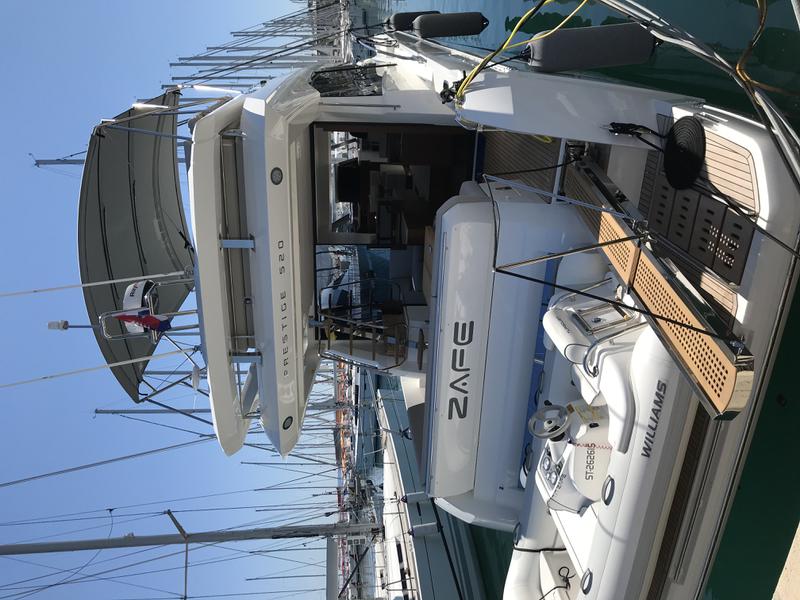 Book yachts online - motorboat - Prestige 520 Flybridge - ZAFE - rent
