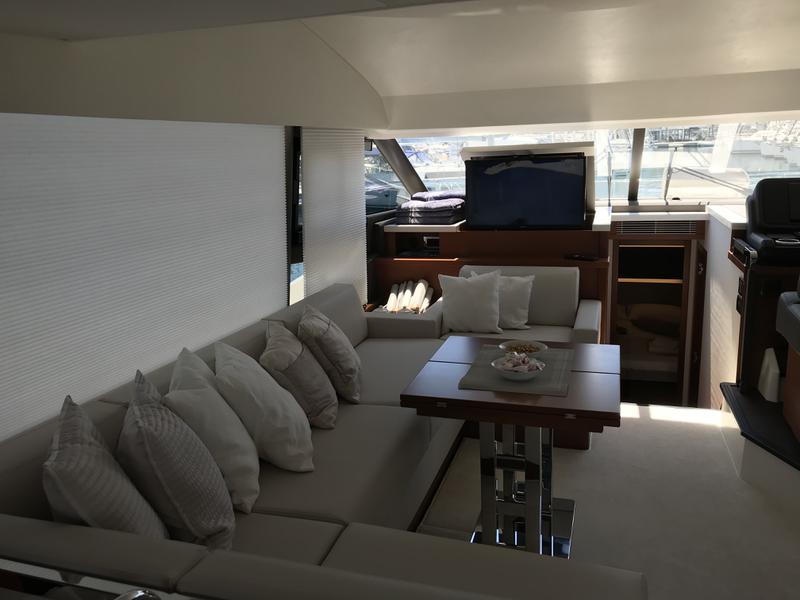Book yachts online - motorboat - Prestige 520 Flybridge - ZAFE - rent