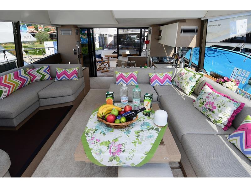 Book yachts online - motorboat - Prestige 590 Fly - B. GINGER - rent