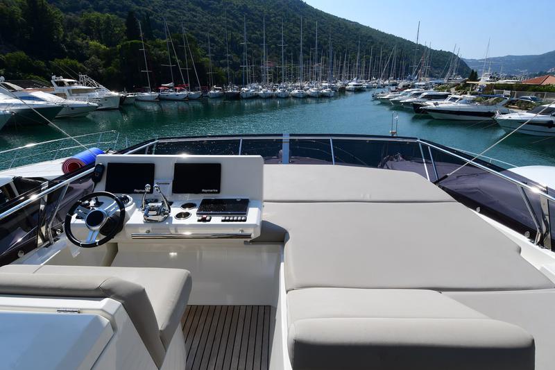Book yachts online - motorboat - Prestige 590 Fly - B. GINGER - rent