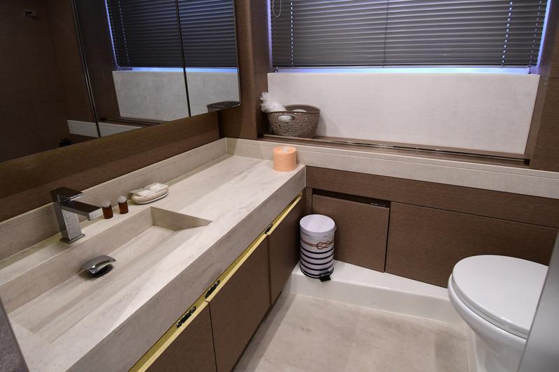 Book yachts online - motorboat - Prestige 590 Fly - B. GINGER - rent