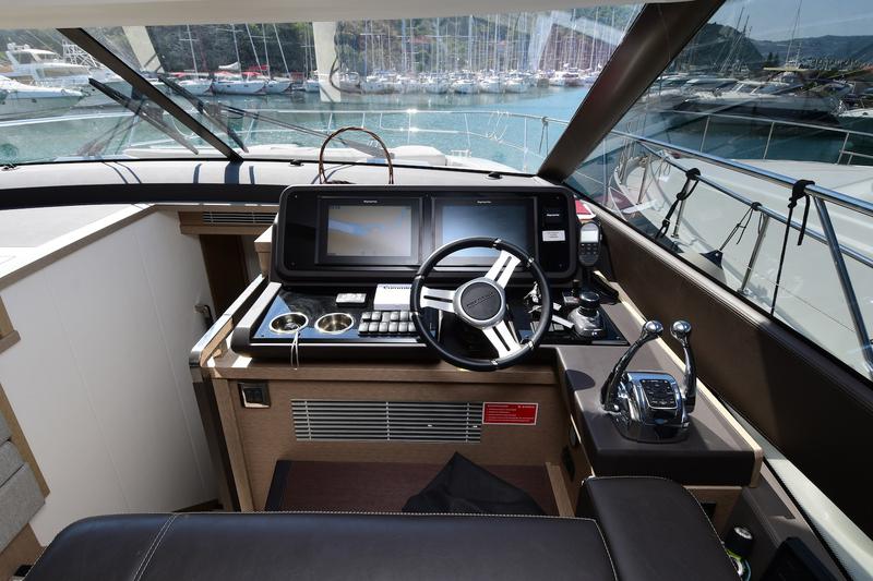 Book yachts online - motorboat - Prestige 590 Fly - B. GINGER - rent