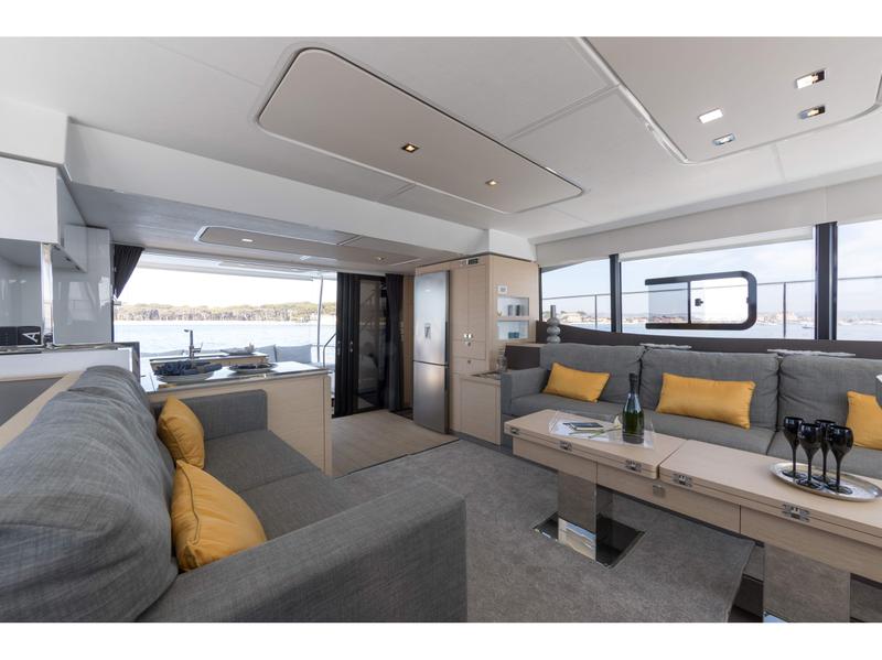 Book yachts online - powercatamaran - Fountaine Pajot MY 44 - Endless Beauty - Deluxe - rent