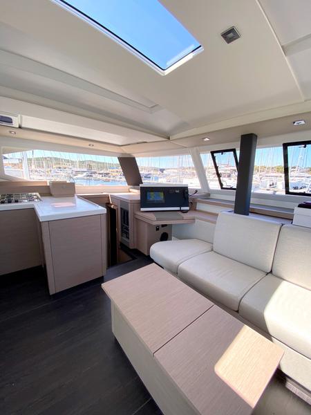 Book yachts online - catamaran - Astréa 42 - Ion - rent