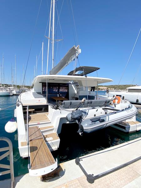 Book yachts online - catamaran - Astréa 42 - Ion - rent